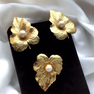 🌺Vintage Sarah Coventry Earrings & Brooch